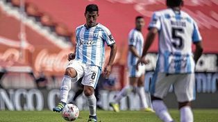 Guillermo Acosta, capitán de Atlético Tucumán, podría ausentarse ante Colón si no arregla su contrato.