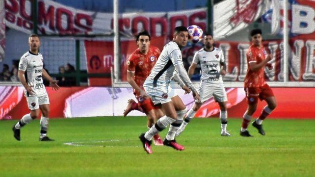 Patronato está jugando ante Argentinos en Junín.