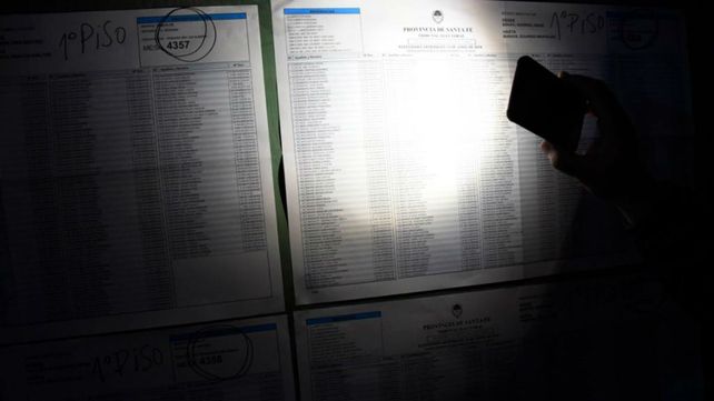 En algunas escuelas esta mañana se votó casi en penumbras.&nbsp;