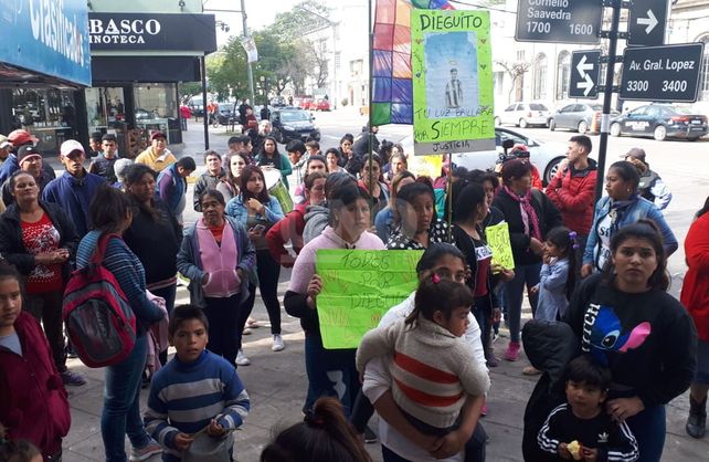 Marcha vecinal en pedido de justicia por Diego Román