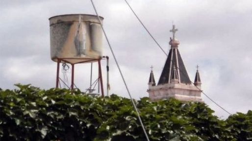 Imagen de la Virgen en un tanque de agua causa conmoción en Carcarañá
