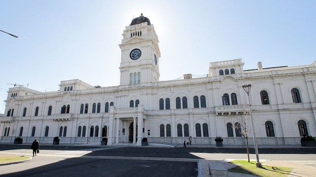 Se abonará este martes el medio aguinaldo a trabajadores activos y jubilados de la administración pública. Cronograma de pagos Se abonará este martes el medio aguinaldo a trabajadores activos y jubilados de la administración pública. Cronograma de pagos