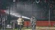 los videos de una noche triste para el futbol de santa fe: los incidentes entre hinchas de colon y la policia