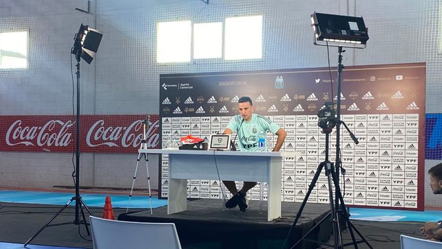 Scaloni confirmó a Messi de titular en el superclásico ante Brasil