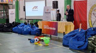 Entrega de kits deportivos del programa Santa Fe en Movimiento y FANI a escuelas departamentales