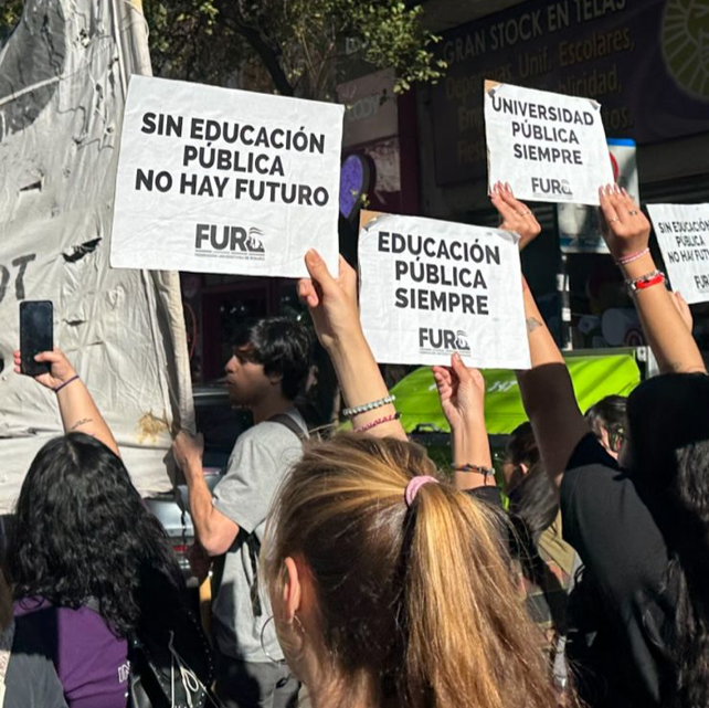 La defensa de la educación pública en las movilizaciones de las últimas semanas.
