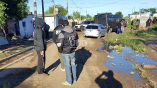 Dos hombres fueron víctimas de un violento ataque a balazos en el barrio Los Troncos