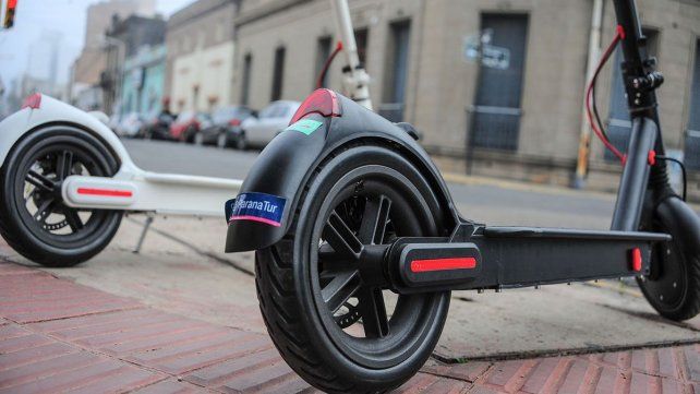 Monopatines eléctricos ya circulan por las calles de Paraná
