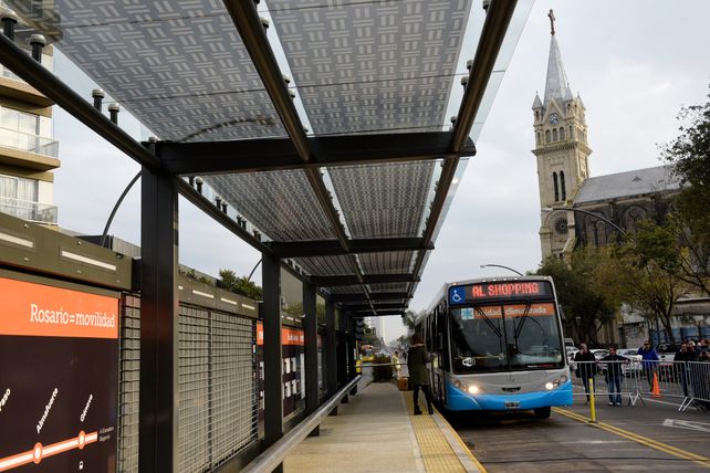 Por Alberdi. El Metrobus modificó la fisonomía y la movilidad en el sector.
