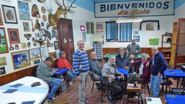 Lugar. La Fusta es el espacio elegido para pasar el rato con amigos.