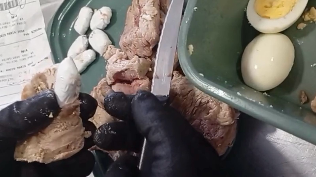 Cocaína dentro de trozos de carne previamente cocidos. Fue en la cárcel de Las Flores, en Santa Fe