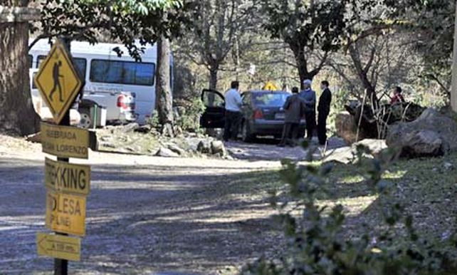 Caen tres j&oacute;venes y una chica por el crimen de las turistas francesas