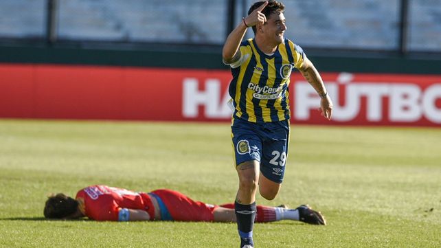 Martínez Dupuy ya definió ante el error de Pombo y lo festeja con alma y vida. El canalla pegó rápido.