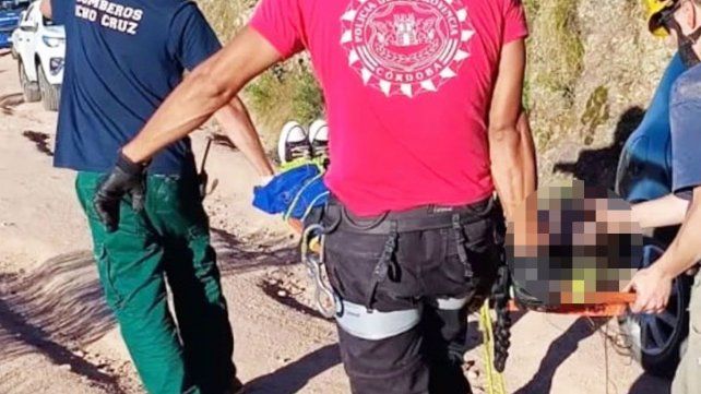 Una joven de 20 años cayó desde un puente colgante