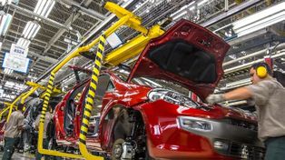 La producción nacional de autos bajó por segundo año consecutivo