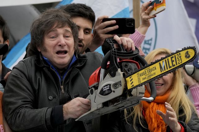 La motosierra de la economía en acción. Javier Milei