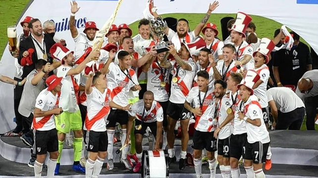 River goleó a Racing y es campeón de la Supercopa Argentina.