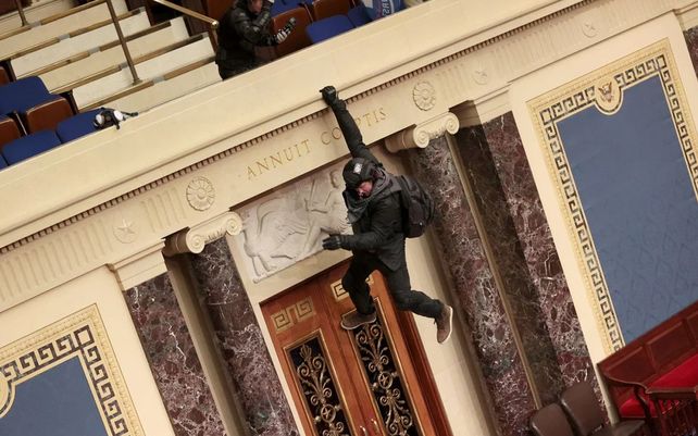 La toma del Capitolio de los EE. UU. en imágenes