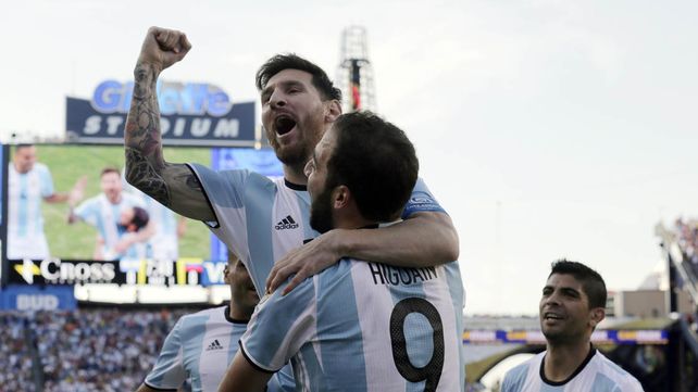 Argentina le gana 2 a 0 a Venezuela y pasa a semifinales de la Copa América