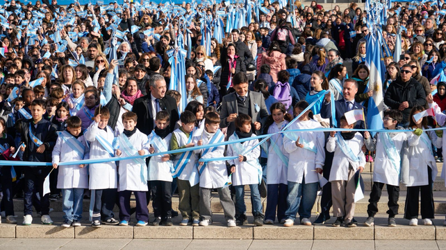 El gobernador y el intendente inauguraron las obras del Monumento a la Bandera