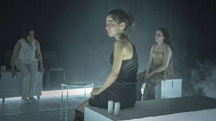 La obra uruguaya Las cosas que perdimos en el fuego, basada en cuentos de Mariana Enríquez, llega este sábado 29 a Rosario