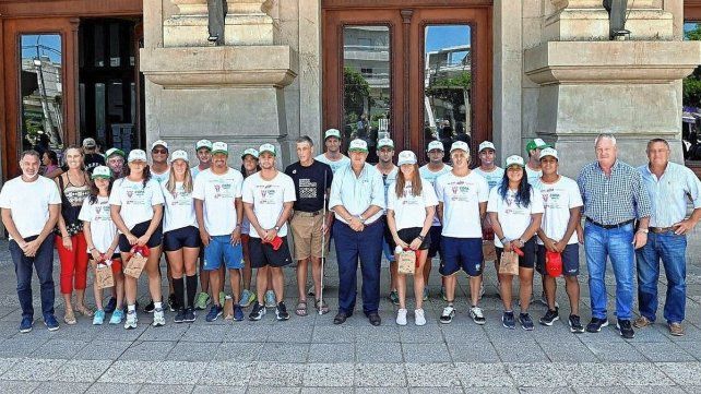 Los 17 nadadores de la Santa Fe-Coronda fueron recibidos en la Estación Belgrano.