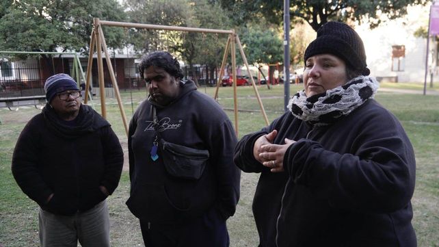 Sabrina cuenta la historia de su familia en la plaza de la Maternidad Martín
