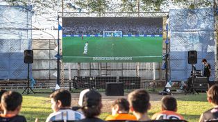 En la cancha. El predio fue un cine improvisado.