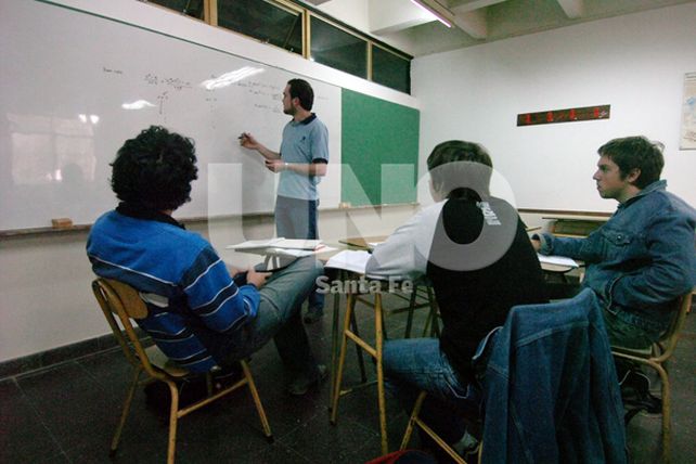 Los docentes universitarios quieren reabrir la paritaria ya
