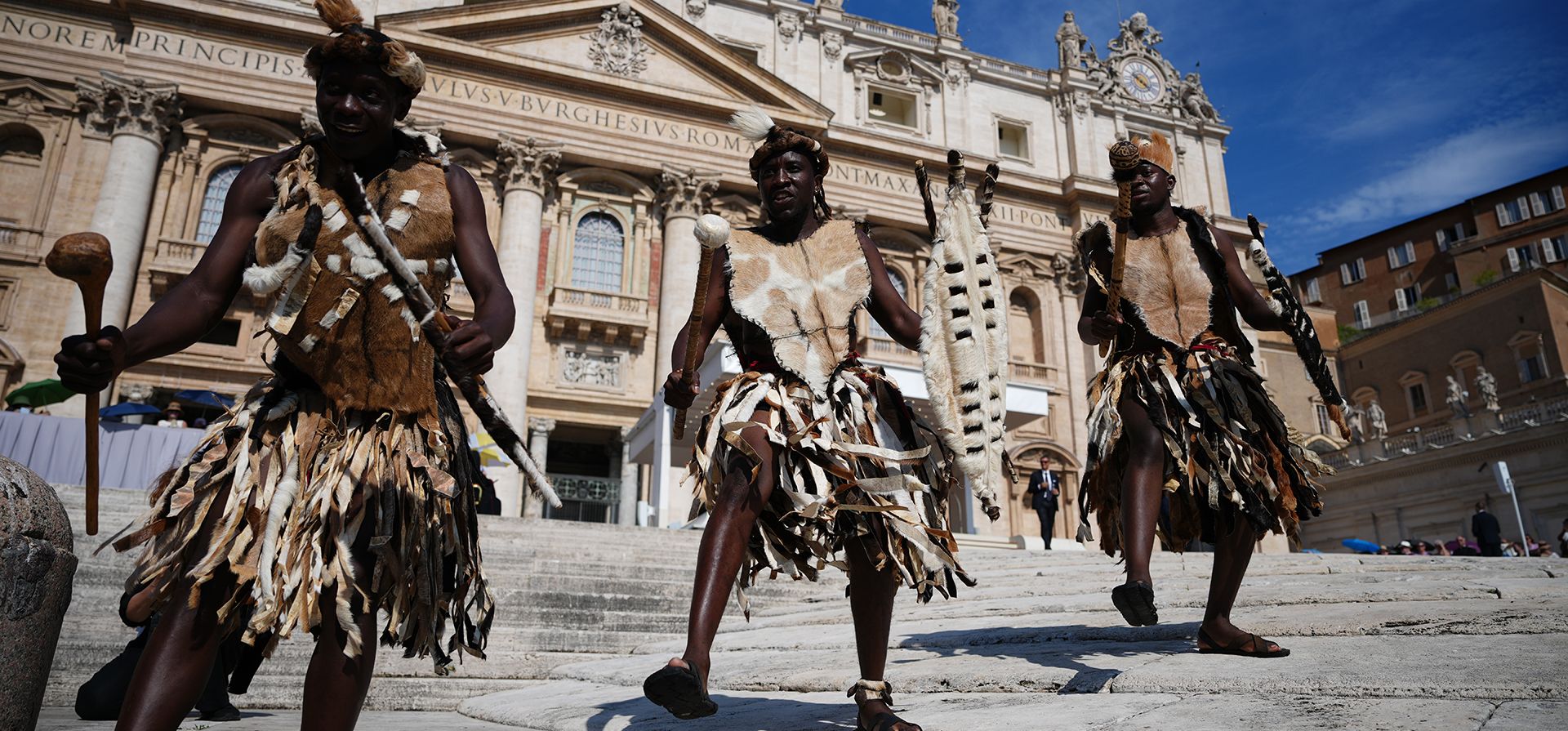 Fieles de Malawi bailan tras la XIV audiencia general semanal del Papa León XIII en la Plaza de San Pedro, en el Vaticano, el miércoles 24 de junio de 2026. (Foto AP/Alessandra Tarantino) Fieles de Malawi bailan tras la XIV audiencia general semanal del Papa León XIII en la Plaza de San Pedro, en el Vaticano, el miércoles 24 de junio de 2026. (Foto AP/Alessandra Tarantino)