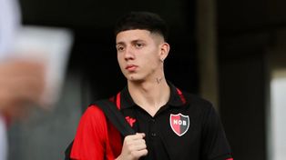 Josué Reinatti sigue entrenando con la primera y es pretendido por Defensa. Por ahora está en los planes para el cuadrangular en México.&nbsp;
