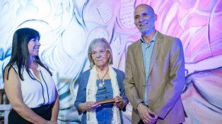 La vicegobernadora Alicia Aluani, Silvia Biale de Bergara y Julián Stoppello