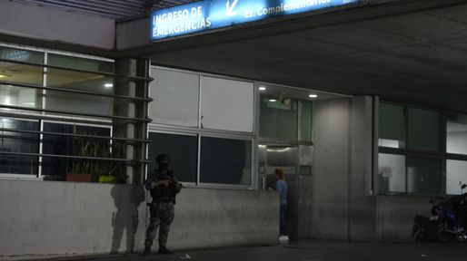 Un joven indigente está grave luego de que prendieran fuego el auto donde dormía