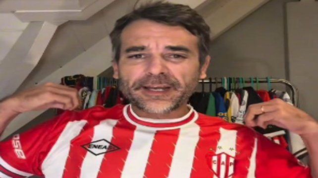 Alfonso luciendo la casaca de Atlético Paraná.