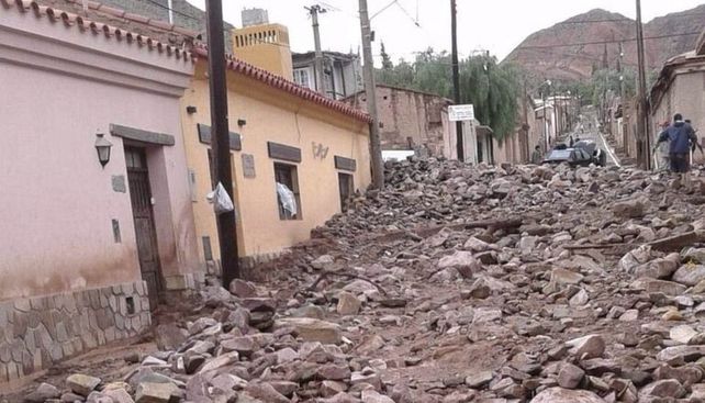 Viviendas destruidas y evacuados por un alud que afectó a seis barrios de Tilcara