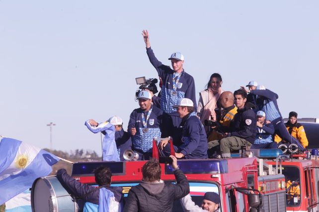 Histórico recibimiento a los jugadores de sóftbol campeones del mundo