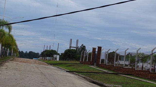 Zonas de Concordia permanecen sin luz por la caída de postes de luz