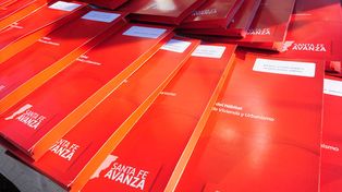 Continúa la entrega de actas y escrituras traslativas de inmuebles urbanos por parte de la provincia a vecinos