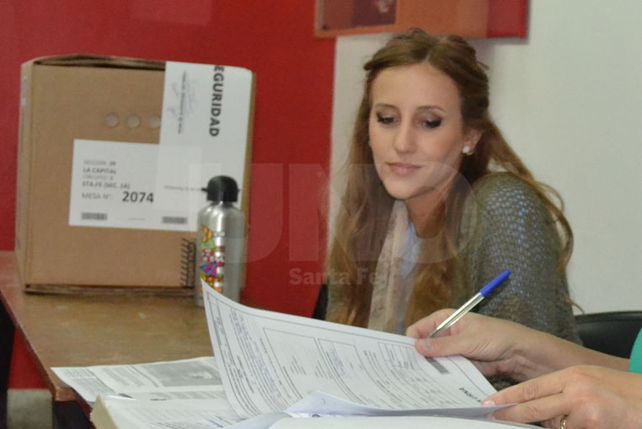 Miguel del Sel votó en la mesa donde está su hija