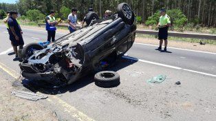 Viajaba una madre con sus dos hijas cuando el auto despistó y volcó en la RN14, a la altura de Federación. Una niña de 11 años falleció en el lugar.&nbsp; 