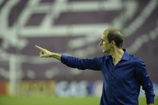 Leandro Somoza se aferró a un esquema
