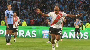 Rondón marcó el primero para River en Córdoba.