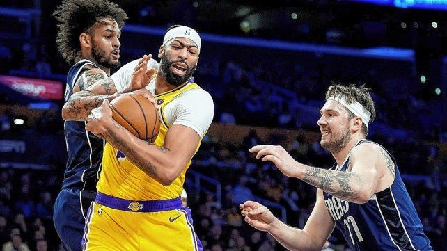 Los Angeles Lakers sumaron un sólido triunfo ante los Mavericks de Luka Doncic.