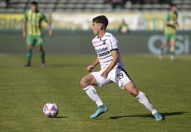 Volante central. Marcelo Esponda respondió como número cinco y tendría su tercer partido de titular en la primera.