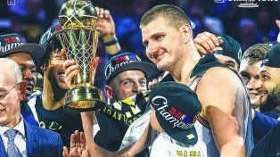 El pivote serbio de Denver Nikola Jokic como gran figura de la final. 