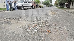 Baches por doquier, un reclamo que persiste