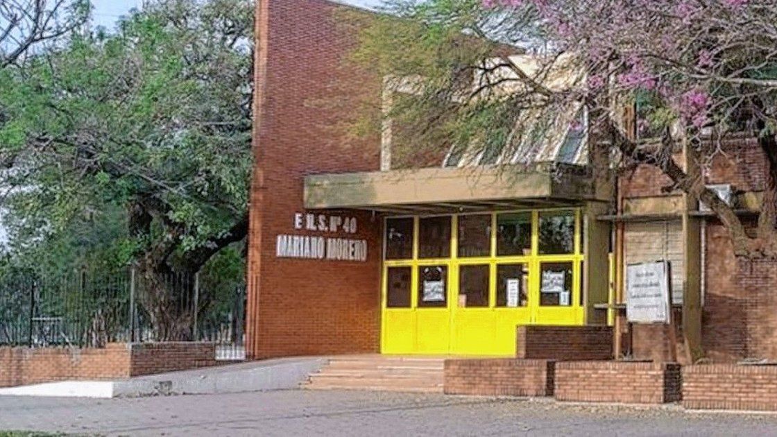 Otra vez, pánico en la escuela Moreno de San Cristóbal: la explosión del neumático de un camión causó corridas y lesiones de alumnos Otra vez, pánico en la escuela Moreno de San Cristóbal: la explosión del neumático de un camión causó corridas y lesiones de alumnos