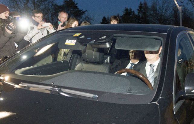 Blatter abandona la sede de la Fifa