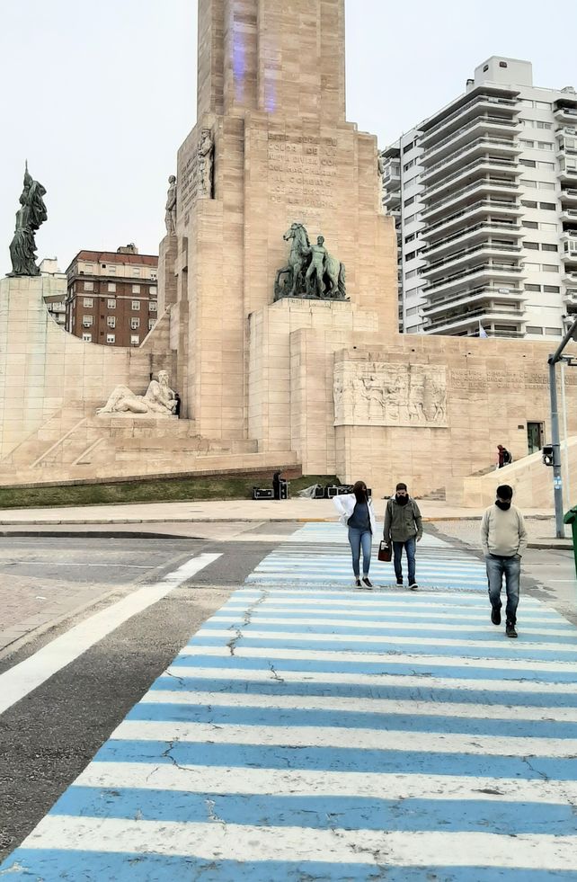 Alta en el cielo, no bajo la suela