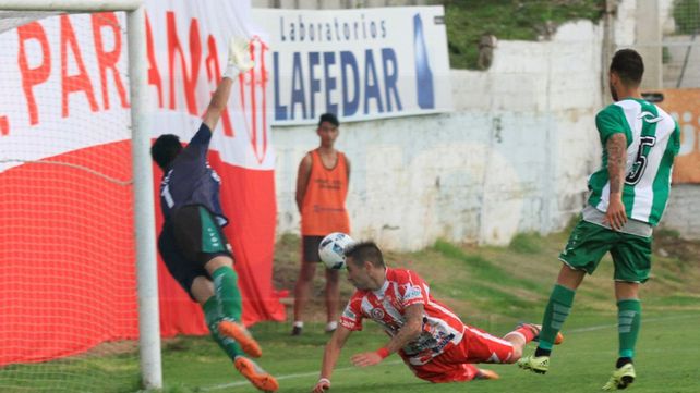 Otra derrota del Decano ante un rival directo
